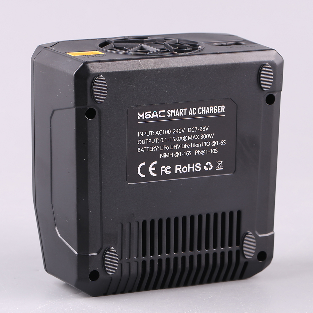 ToolkitRC M6AC 15A 300W Multif - Drone Battery 6S recensie en prijs